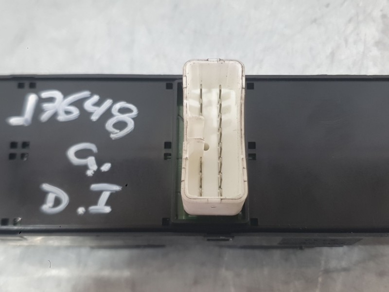 Recambio de mando elevalunas delantero izquierdo para kia cerato i hatchback (ld) 2.0 crdi referencia OEM IAM 935702F100GW  