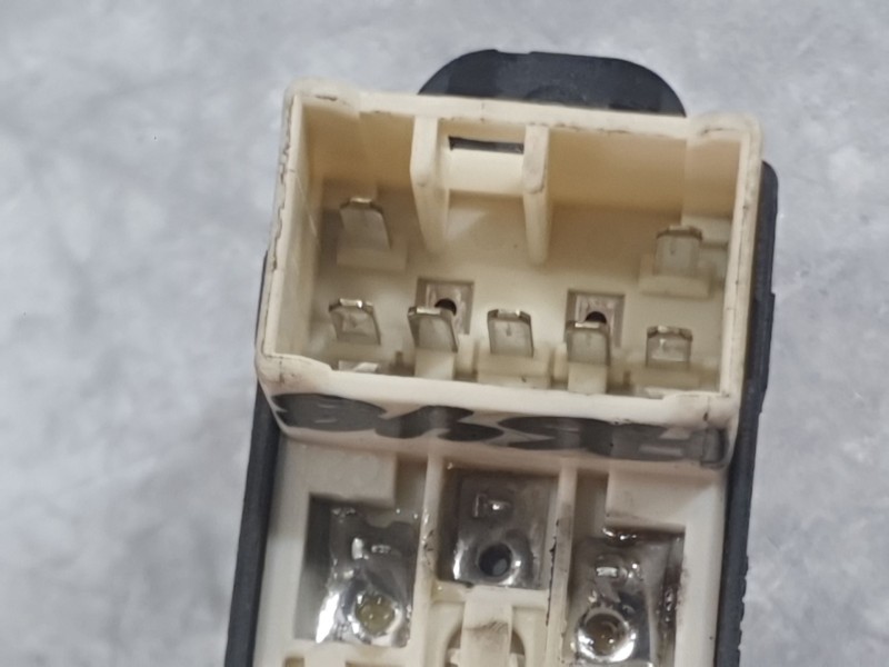 Recambio de mando elevalunas trasero derecho para kia cerato i hatchback (ld) 2.0 crdi referencia OEM IAM 935802F500GW  
