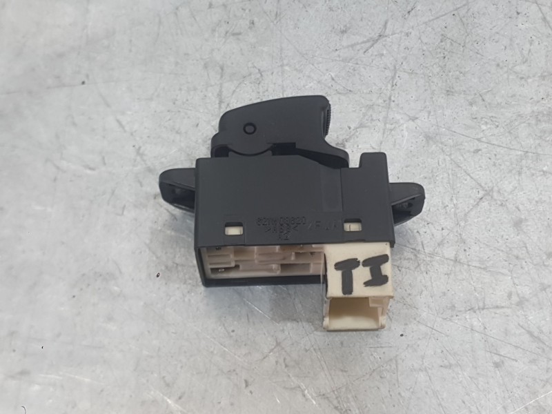 Recambio de mando elevalunas trasero izquierdo para kia cerato i hatchback (ld) 2.0 crdi referencia OEM IAM 935802F000GW  