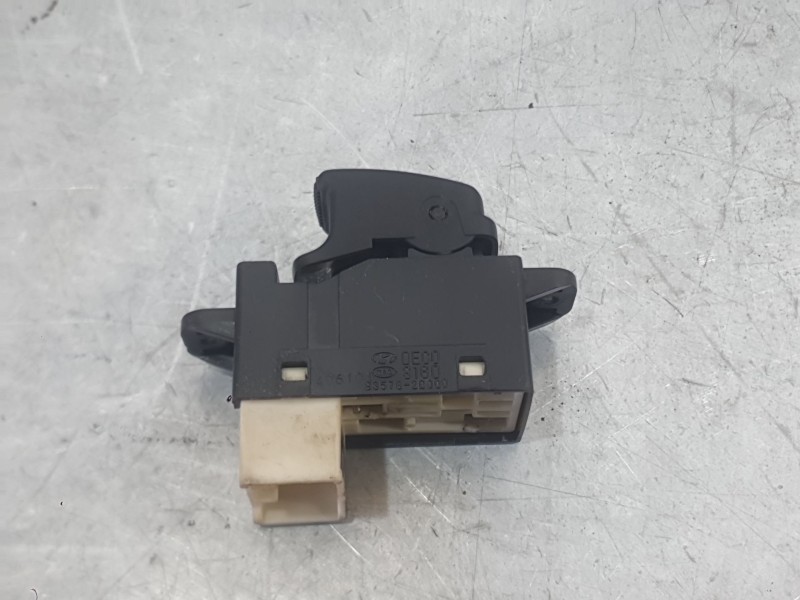 Recambio de mando elevalunas trasero izquierdo para kia cerato i hatchback (ld) 2.0 crdi referencia OEM IAM 935802F000GW  