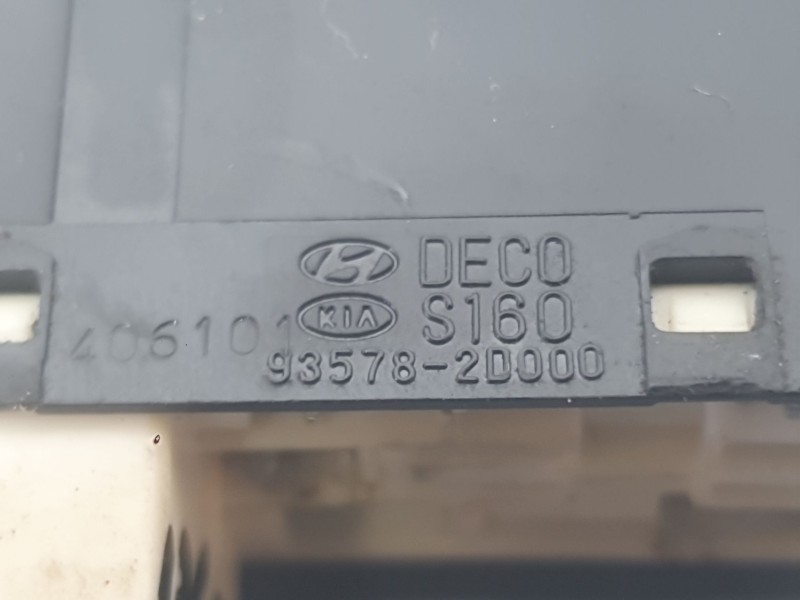 Recambio de mando elevalunas trasero izquierdo para kia cerato i hatchback (ld) 2.0 crdi referencia OEM IAM 935802F000GW  