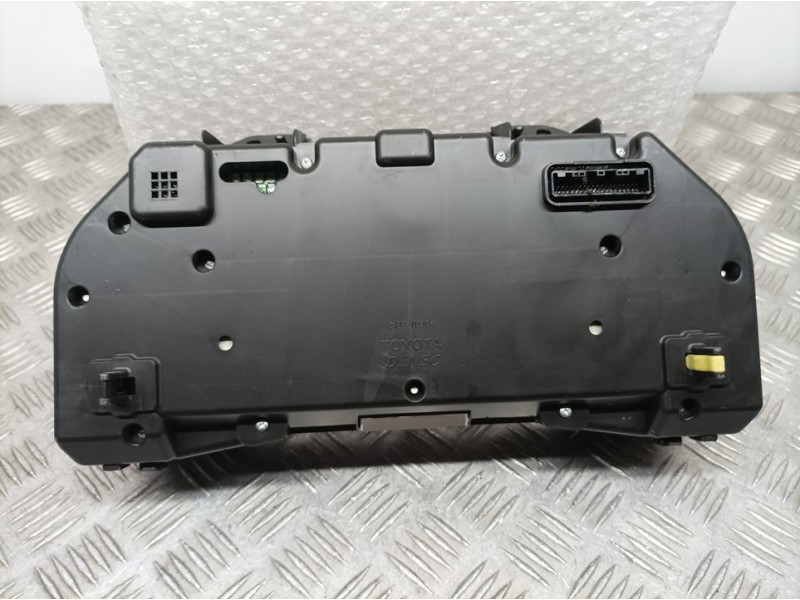 Recambio de cuadro instrumentos para toyota avensis (t27) active referencia OEM IAM 8280005L70 MB2574607960 DENSO