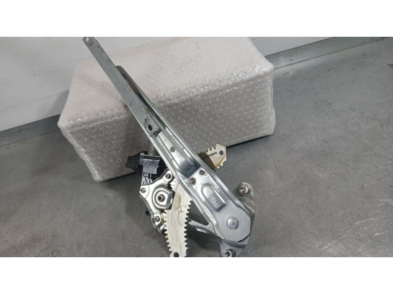 Recambio de elevalunas trasero derecho para nissan micra v (k14) 1.0 ig-t 100 referencia OEM IAM 827205FA6A  