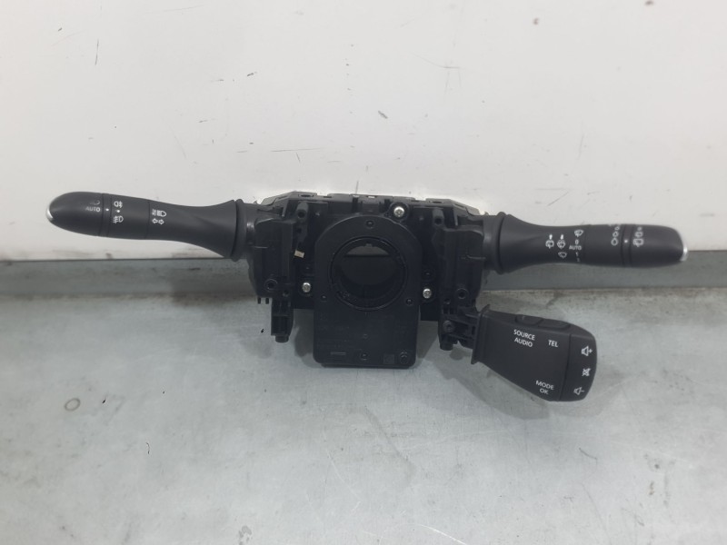 Recambio de mando luces y limpia para renault megane iv hatchback (b9a/m/n_) 1.6 dci 130 (b9a4) referencia OEM IAM 255678341R  