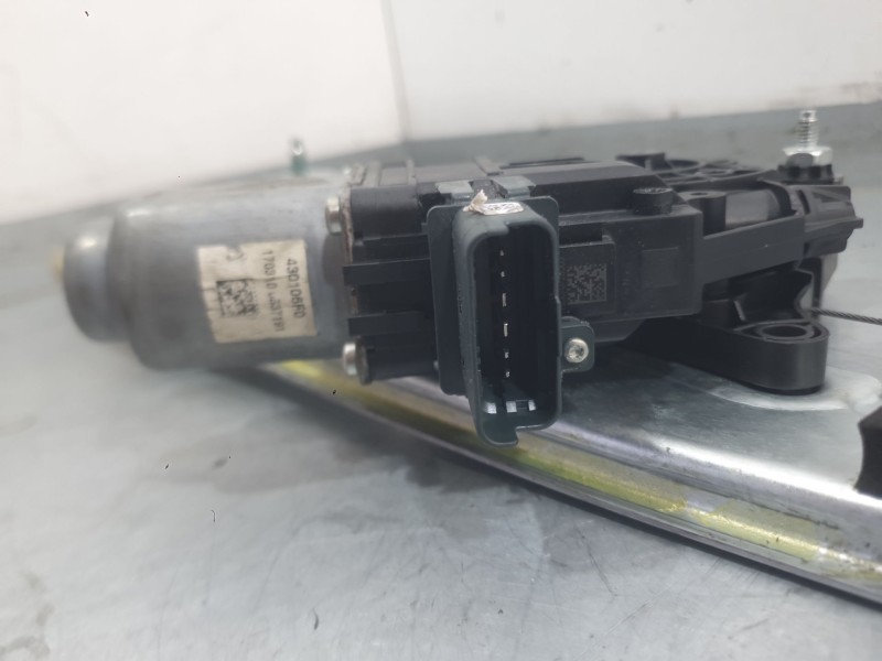 Recambio de elevalunas trasero izquierdo para renault megane iv hatchback (b9a/m/n_) 1.6 dci 130 (b9a4) referencia OEM IAM 82721