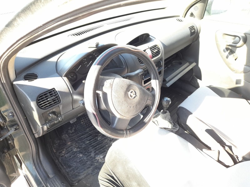 opel corsa c (x01) del año 2002