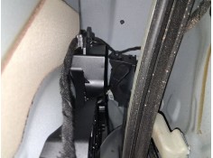 CERRADURA PUERTA TRASERA IZQUIERDA 825037601R 