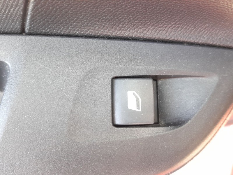Recambio de mando elevalunas trasero izquierdo para opel corsa f (p2jo) 1.2 (68) referencia OEM IAM 98044803ZD  