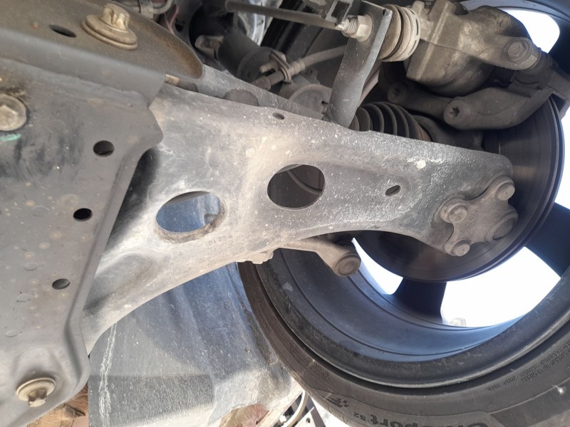 Recambio de brazo suspension inferior delantero izquierdo para opel corsa f (p2jo) 1.2 (68) referencia OEM IAM 9857903080  