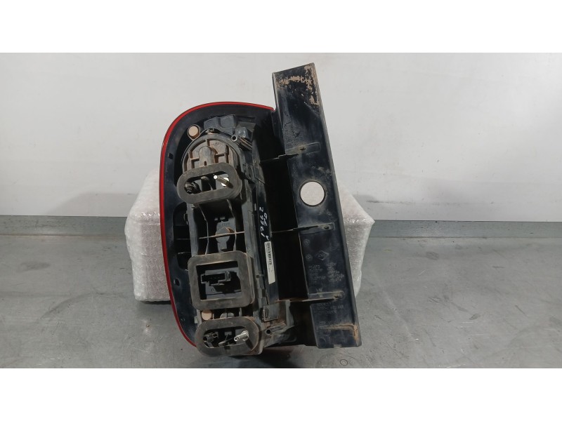 Recambio de piloto trasero derecho para dacia duster (hs_) 1.2 tce 125 referencia OEM IAM 265505271R  
