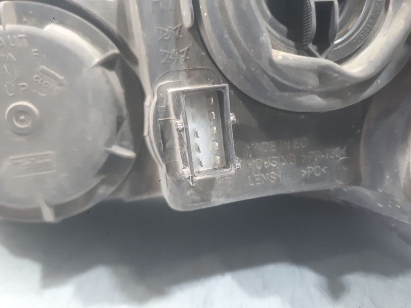 Recambio de faro derecho para opel corsa c (x01) 1.4 (f08, f68) referencia OEM IAM 9196232  