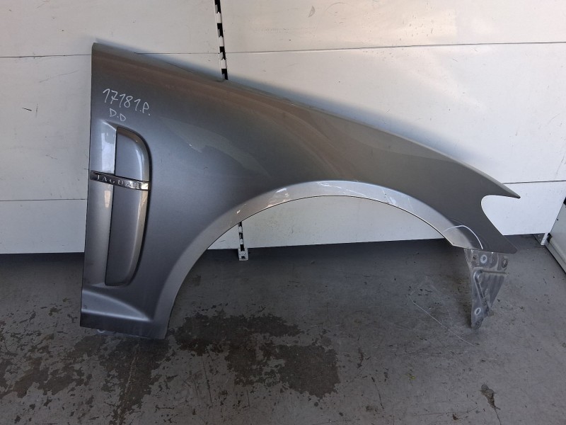 Recambio de aleta delantera derecha para jaguar xf i (x250) 2.7 d referencia OEM IAM C2Z20377 ROZADA 
