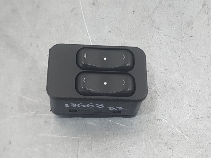 Recambio de mando elevalunas delantero izquierdo para opel corsa c (x01) 1.4 (f08, f68) referencia OEM IAM 24411030  