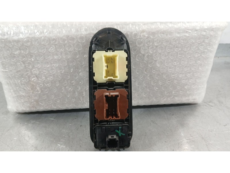 Recambio de mando elevalunas delantero izquierdo para dacia duster (hs_) 1.2 tce 125 referencia OEM IAM 8200108269  