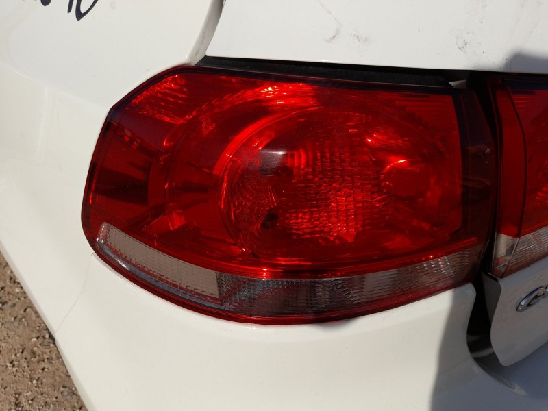 Recambio de piloto trasero izquierdo exterior para volkswagen golf vi (5k1) 1.2 tsi referencia OEM IAM 5K0945095E  