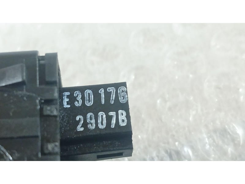 Recambio de mando elevalunas trasero derecho para renault laguna iii (bt0/1) 1.5 dci (bt00, bt0a, bt0t, bt1j) referencia OEM IAM