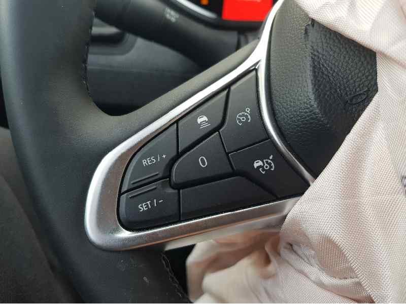 Recambio de volante para renault clio v techno referencia OEM IAM 484006780R  