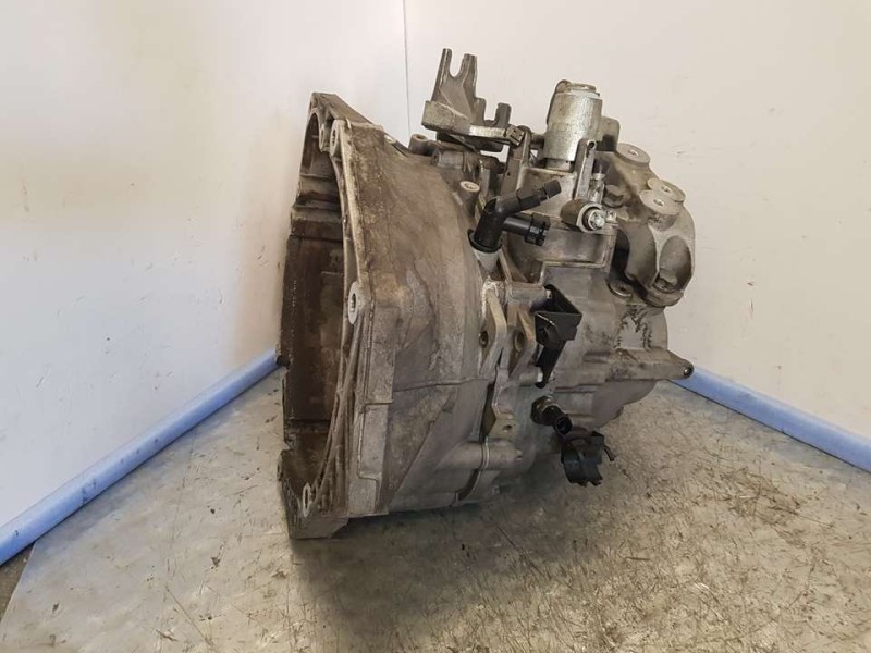 Recambio de caja cambios para opel insignia sports tourer selective referencia OEM IAM 55568685  6 VELOCIDADES