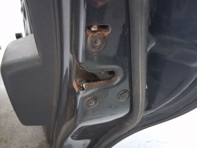 Recambio de cerradura puerta trasera derecha para dacia duster (hs_) 1.5 dci referencia OEM IAM 825029556R  