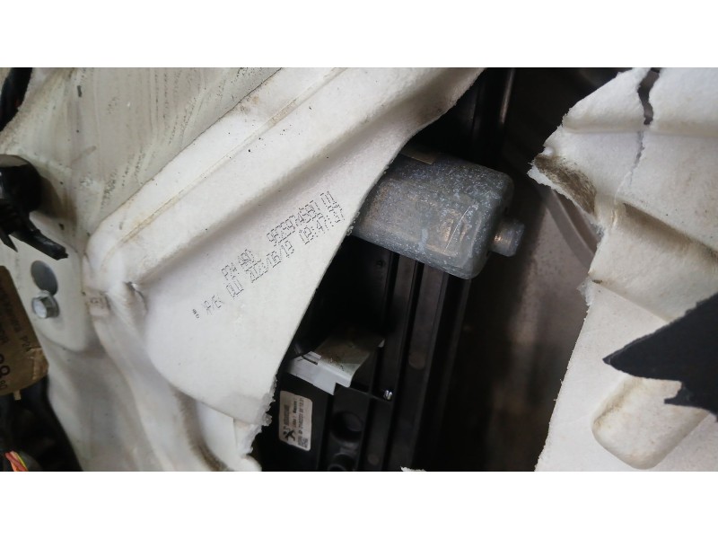 Recambio de elevalunas trasero derecho para peugeot 2008 ii (ud_, us_, uy_, uj_, ur_, uc_) 1.2 puretech 130 referencia OEM IAM 9