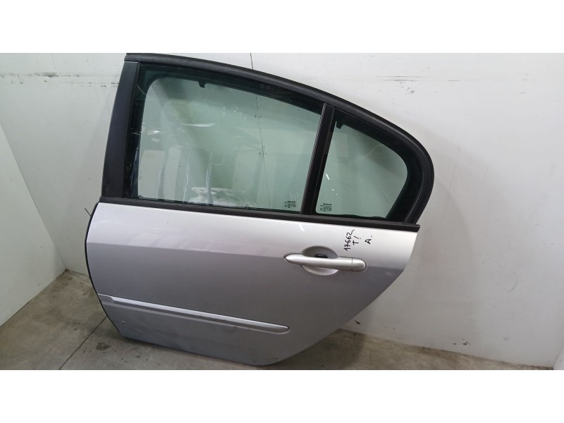 Recambio de puerta trasera izquierda para renault laguna iii (bt0/1) 1.5 dci (bt00, bt0a, bt0t, bt1j) referencia OEM IAM 8210100