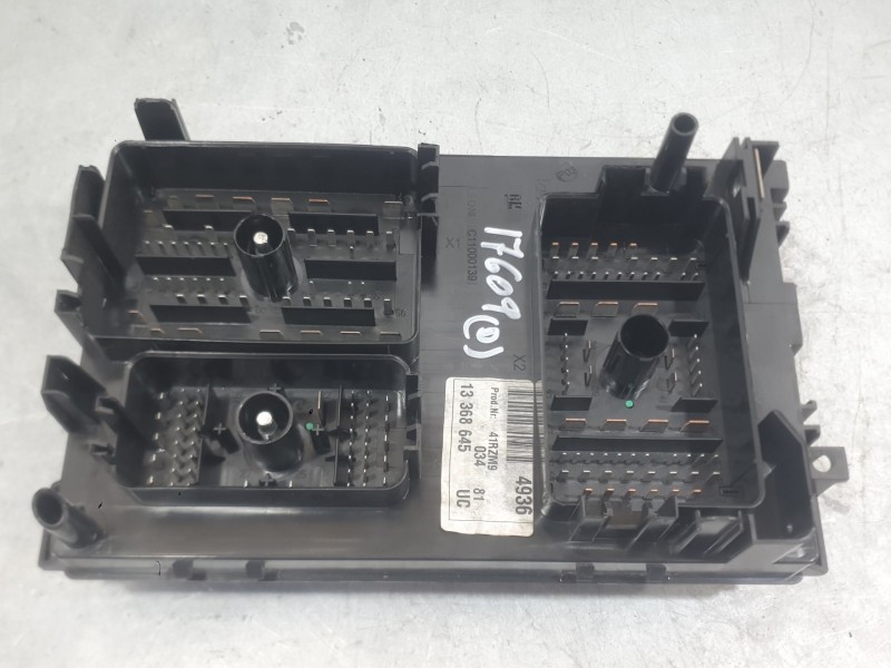 Recambio de caja reles / fusibles para opel astra j (p10) 1.6 cdti (68) referencia OEM IAM 39065975  