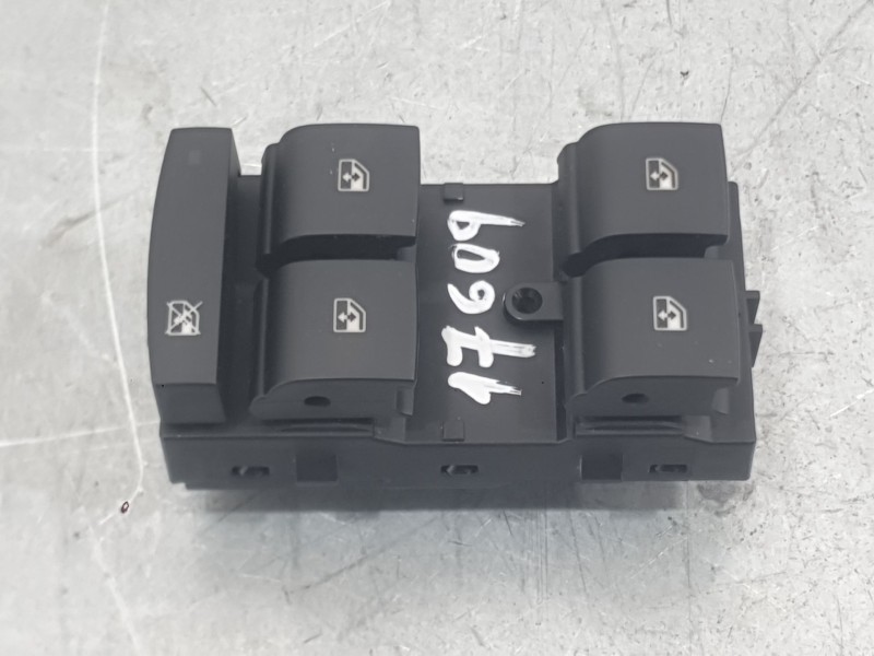 Recambio de mando elevalunas delantero izquierdo para opel astra j (p10) 1.6 cdti (68) referencia OEM IAM 13305978  