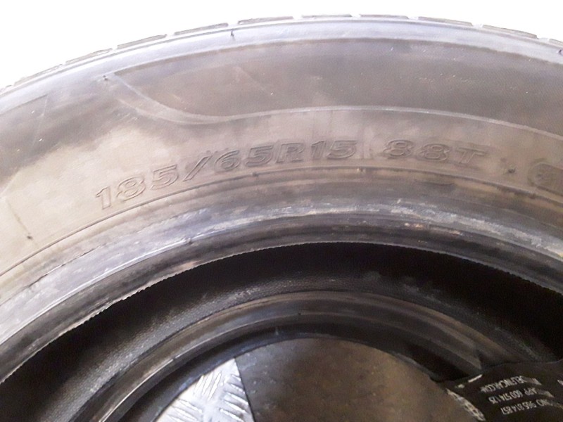 Recambio de neumatico pareja para neumaticos reutilizados - referencia OEM IAM 185651588T KINGSTAR 185/65/15/88T