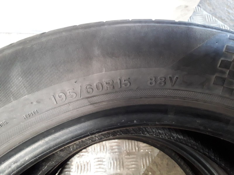 Recambio de neumatico pareja para neumaticos reutilizados - referencia OEM IAM 195601588V ZTYRE 195/60/15/88V
