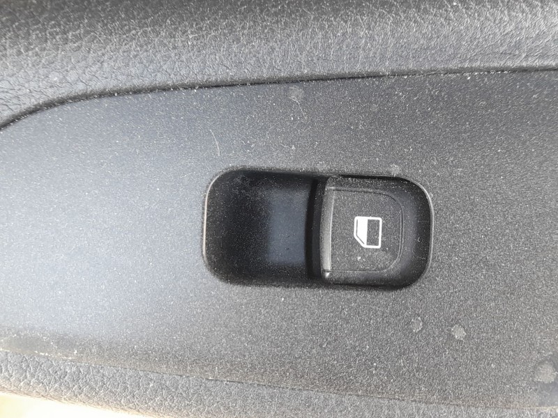 Recambio de mando elevalunas trasero derecho para kia stonic (yb) 1.0 t-gdi referencia OEM IAM 93576H8000  