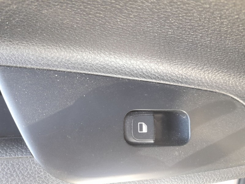 Recambio de mando elevalunas trasero izquierdo para kia stonic (yb) 1.0 t-gdi referencia OEM IAM 93576H8500  