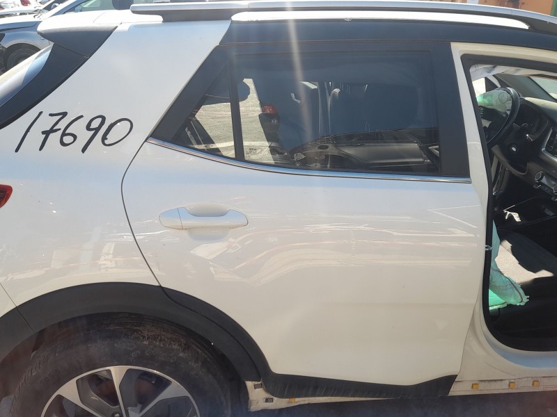 Recambio de puerta trasera derecha para kia stonic (yb) 1.0 t-gdi referencia OEM IAM 77004H8401  