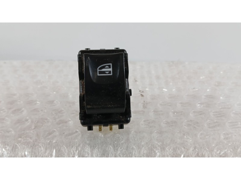 Recambio de mando elevalunas delantero derecho para dacia duster (hs_) 1.5 dci referencia OEM IAM 8200602227  