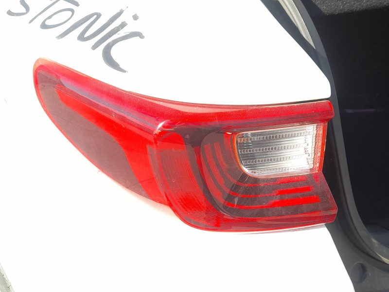 Recambio de piloto trasero izquierdo interior para kia stonic (yb) 1.0 t-gdi referencia OEM IAM 92401H8400  