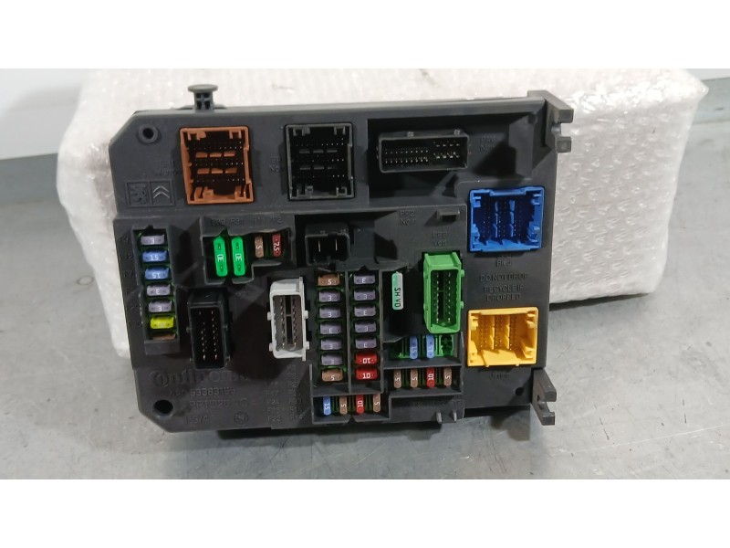 Recambio de caja reles / fusibles para citroën ds5 2.0 bluehdi 150 referencia OEM IAM 9810296480  