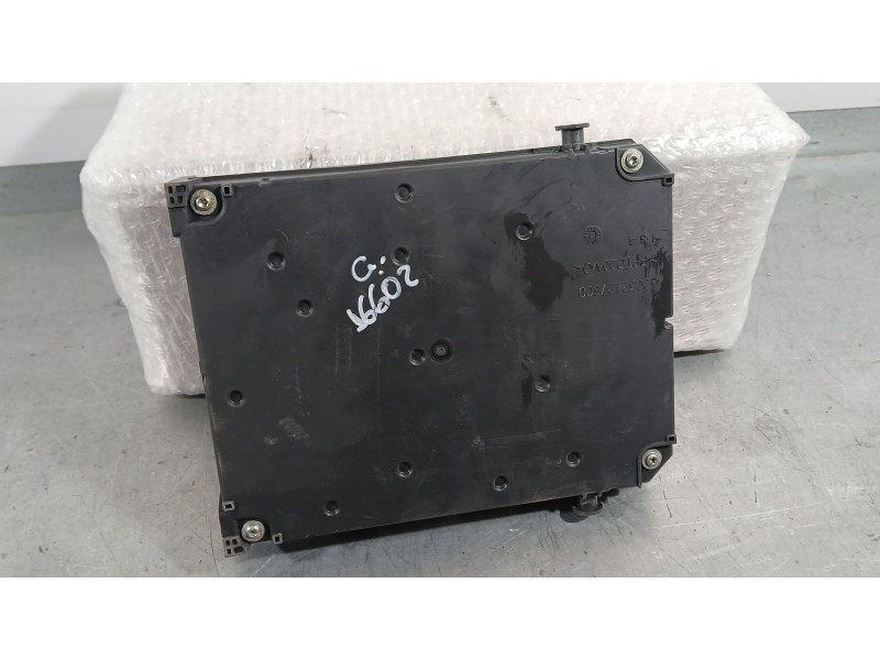 Recambio de caja reles / fusibles para citroën ds5 2.0 bluehdi 150 referencia OEM IAM 9810296480  