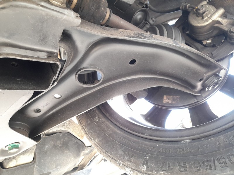 Recambio de brazo suspension inferior delantero izquierdo para kia stonic (yb) 1.0 t-gdi referencia OEM IAM 54500H8500  
