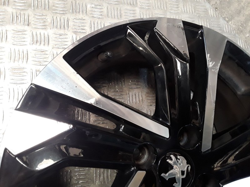 Recambio de llanta aluminio para peugeot 2008 ii (ud_, us_, uy_, uj_, ur_, uc_) 1.2 puretech 130 referencia OEM IAM 6.5X17 4 TOR