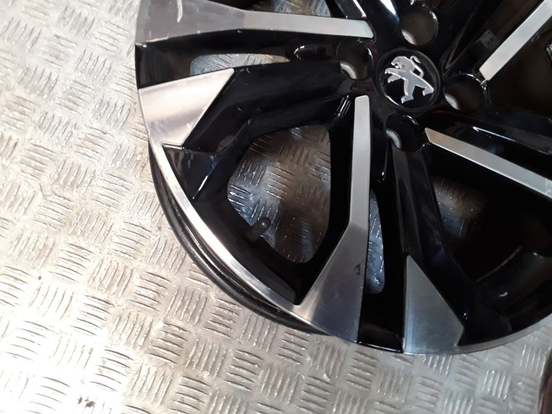 Recambio de llanta aluminio para peugeot 2008 ii (ud_, us_, uy_, uj_, ur_, uc_) 1.2 puretech 130 referencia OEM IAM 6.5X17 4 TOR