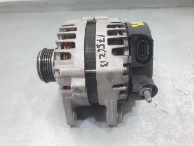 Recambio de alternador para hyundai i40 i (vf) 1.7 crdi referencia OEM IAM 373002A805  
