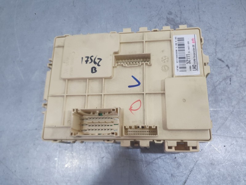 Recambio de caja reles / fusibles para hyundai i40 i (vf) 1.7 crdi referencia OEM IAM   