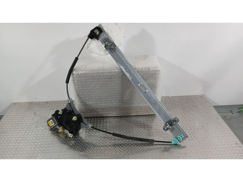 Recambio de elevalunas delantero derecho para kia stonic (yb) 1.0 t-gdi eco-dynamics+ referencia OEM IAM 82402H8100  