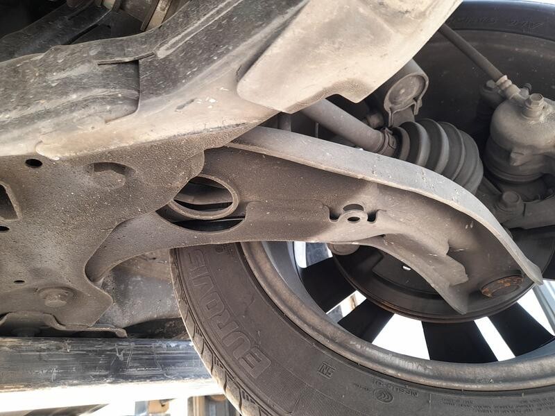 Recambio de brazo suspension inferior delantero izquierdo para nissan micra v (k14) 1.0 referencia OEM IAM 545015FA1C  