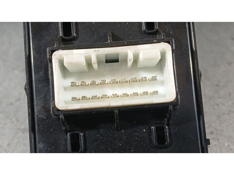 Recambio de mando elevalunas delantero izquierdo para kia sportage iv (ql, qle) 1.6 gdi referencia OEM IAM 93571F1000  