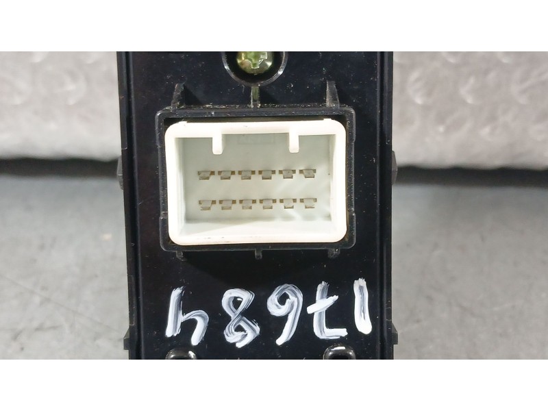 Recambio de mando elevalunas delantero derecho para kia sportage iv (ql, qle) 1.6 gdi referencia OEM IAM 93576F1000  