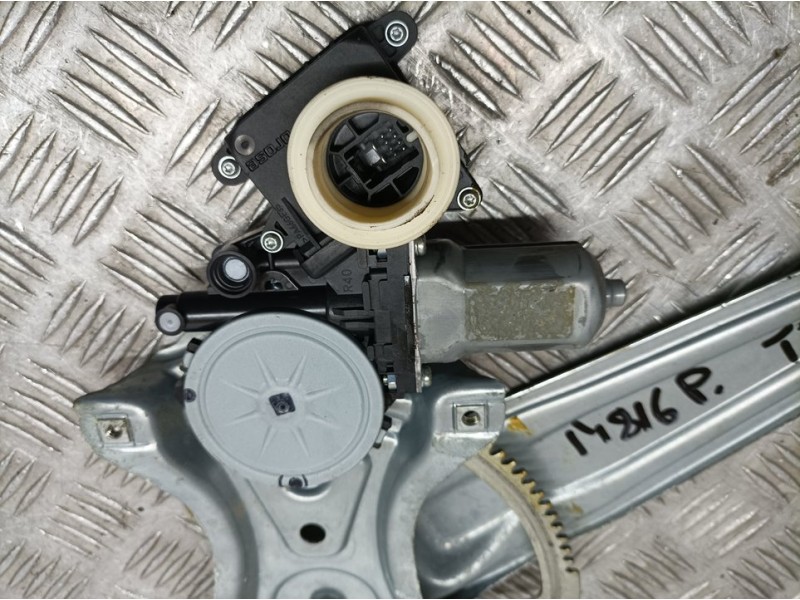 Recambio de elevalunas trasero izquierdo para toyota avensis (t27) active referencia OEM IAM 8570102010 961920100 ELECTRICO 10 P