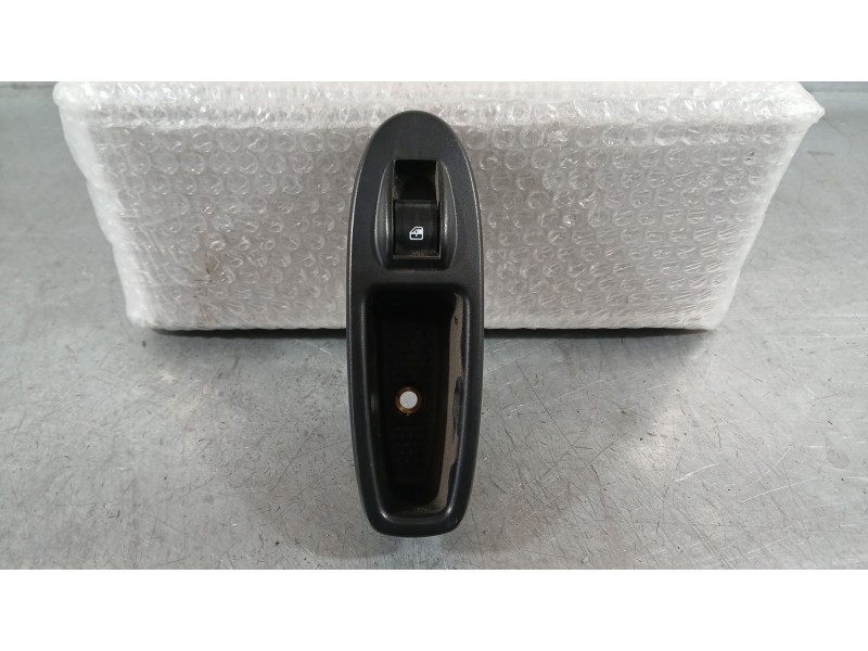 Recambio de mando elevalunas trasero derecho para fiat 500l (351_, 352_) 1.4 (199lyb1b) referencia OEM IAM 735600120  