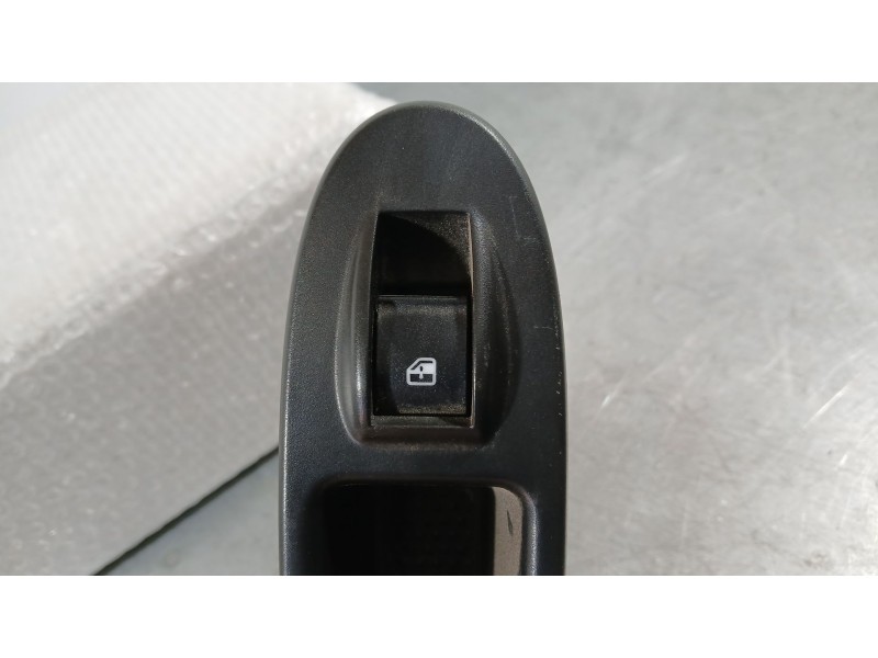 Recambio de mando elevalunas trasero derecho para fiat 500l (351_, 352_) 1.4 (199lyb1b) referencia OEM IAM 735600120  