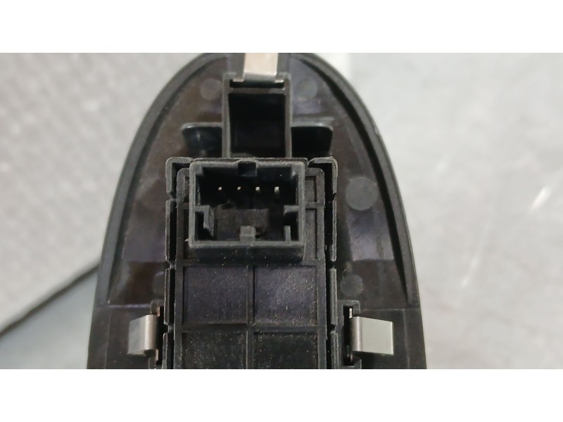 Recambio de mando elevalunas trasero derecho para fiat 500l (351_, 352_) 1.4 (199lyb1b) referencia OEM IAM 735600120  