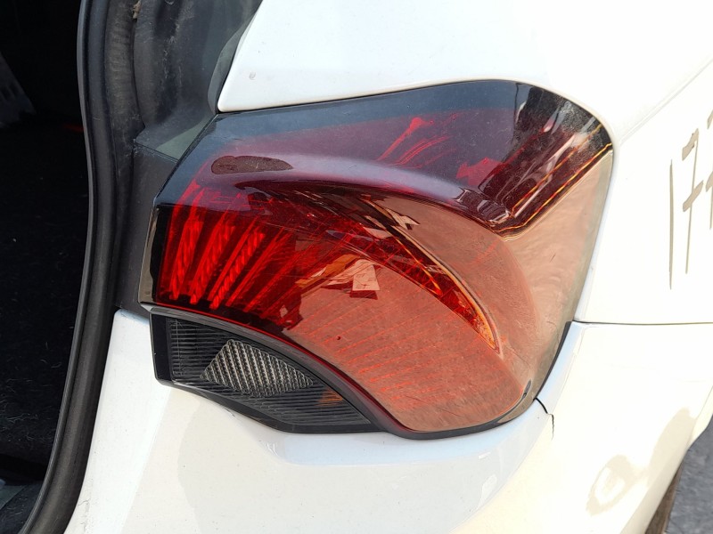 Recambio de piloto trasero derecho exterior para fiat tipo station wagon (356_, 357_) 1.4 lpg (356wxf1b) referencia OEM IAM 5218